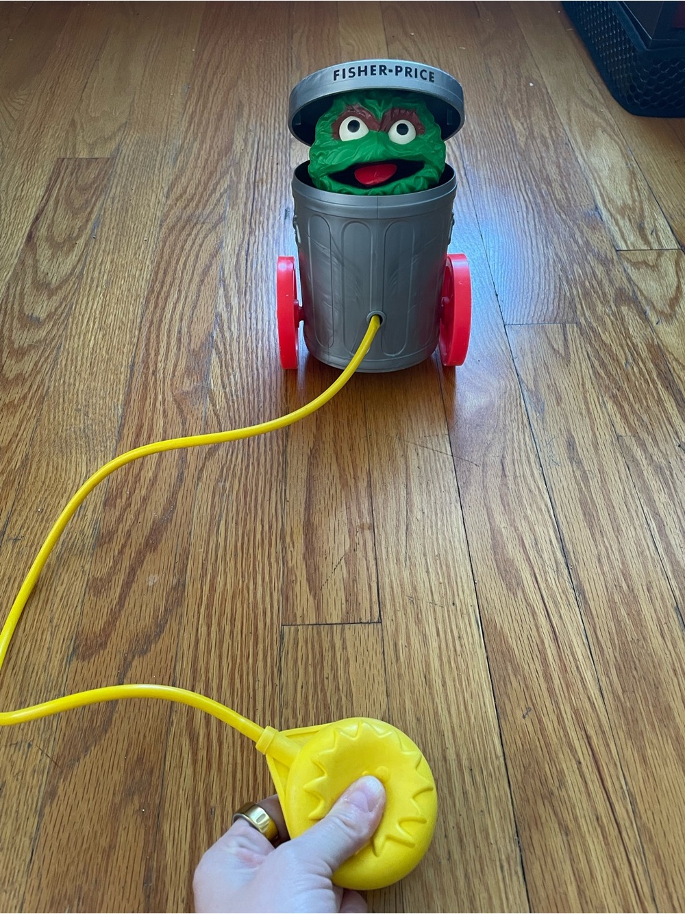 Fisher Price Sesame Street Vintage Oscar The Grouch Pull Pop up Toy Garbage Can